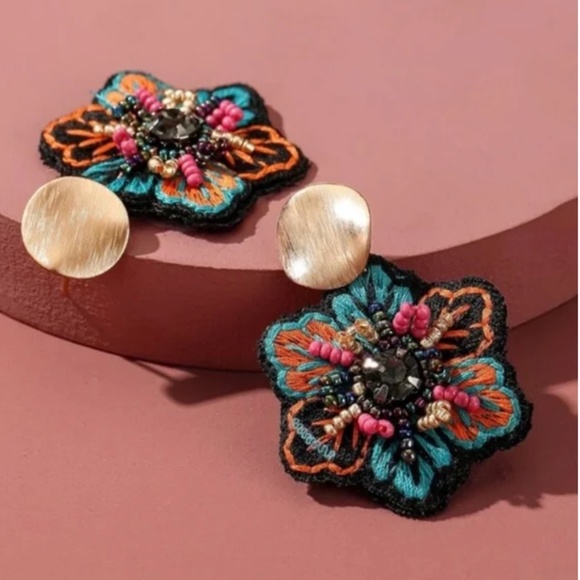 ❤️ FREE Beaded Flower Medallion Floral Embroidered Chic Classy Art Hip Earrings - Picture 1 of 3